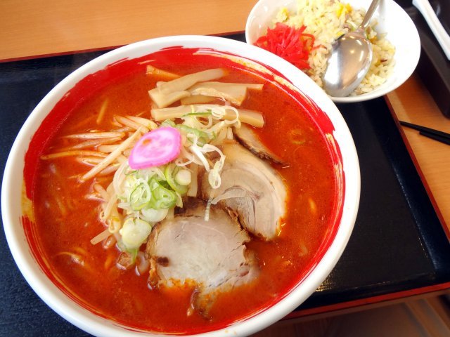 それほど辛くない旨激辛ラーメン さんぱち ４ 苫小牧のグルメ食べ歩き トーマスの外食ブログ